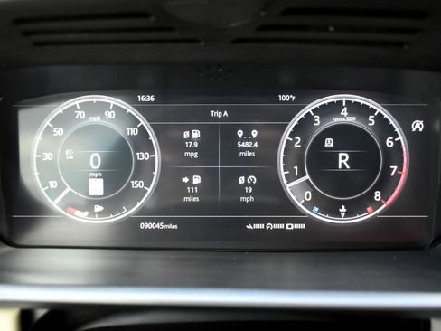 Used 2019 Land Rover Discovery HSE image 17