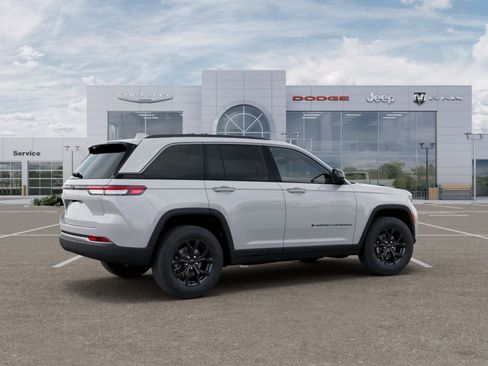 New 2026 Jeep Grand Cherokee Altitude image 4