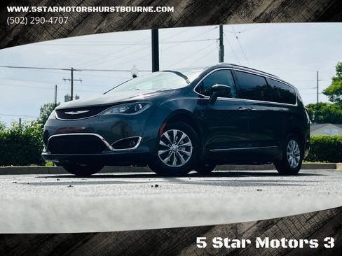 Used 2019 Chrysler Pacifica Touring-L FWD image 1