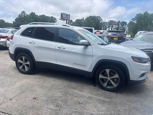 Used 2019 Jeep Cherokee Limited w/ Technology Group AWD/4WD image 4