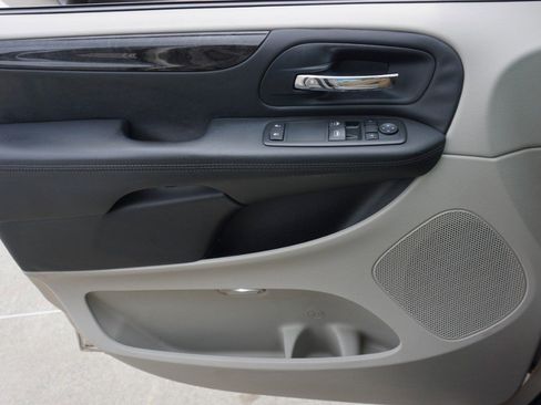 Used 2013 Dodge Grand Caravan SE image 18