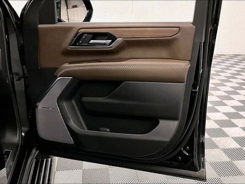 Used 2025 GMC Yukon XL Denali Ultimate w/ LPO, Floor Liner Package AWD/4WD image 22