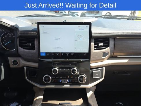Used 2024 Ford Expedition Limited image 26