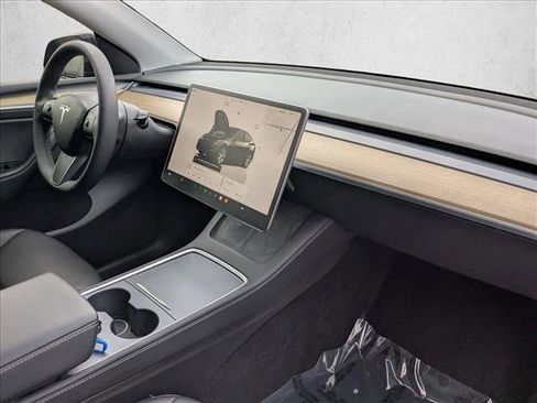 Used 2023 Tesla Model Y Long Range image 22