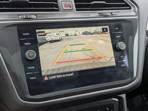 Used 2022 Volkswagen Tiguan SE R-Line image 14