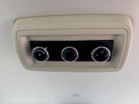 Used 2010 Dodge Grand Caravan SE image 16