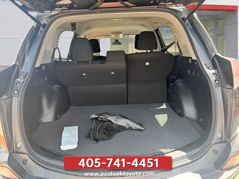 Used 2017 Toyota RAV4 LE FWD image 27
