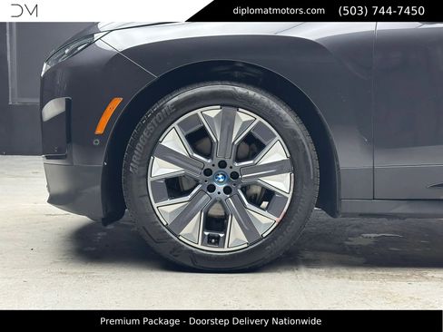 Used 2023 BMW iX xDrive50 w/ Premium Package image 39