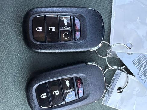 Used 2024 Honda Pilot Touring image 18