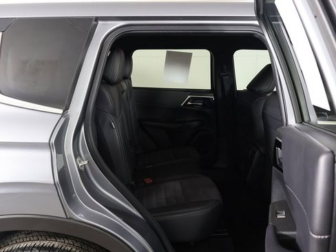 Used 2024 Mitsubishi Outlander SE Black Edition image 32