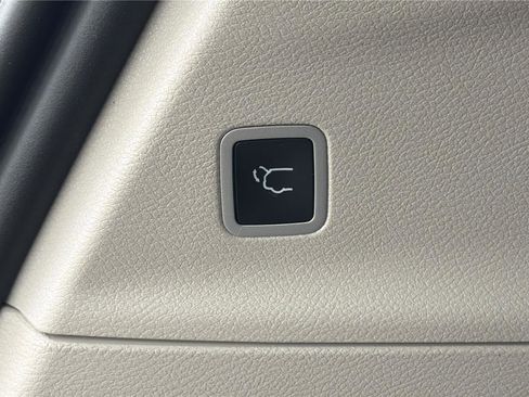 Used 2020 Chrysler Pacifica Touring-L Plus image 31