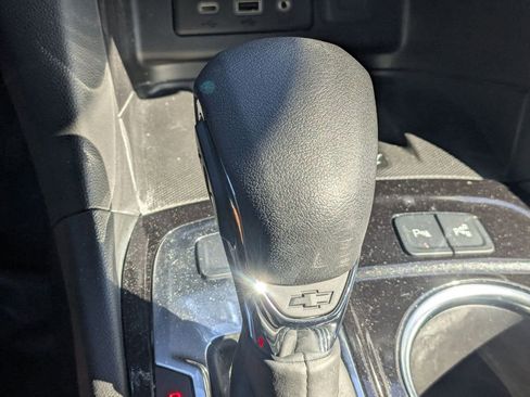 Used 2024 Chevrolet Equinox Premier image 15