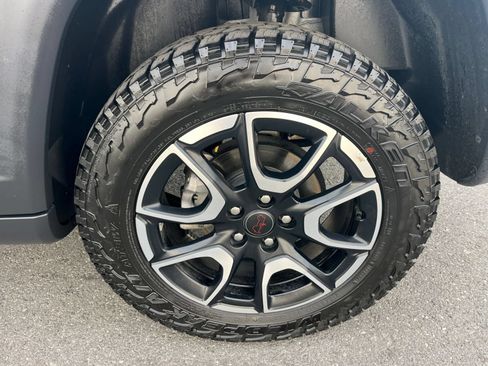 Used 2025 Jeep Compass Trailhawk AWD/4WD image 31