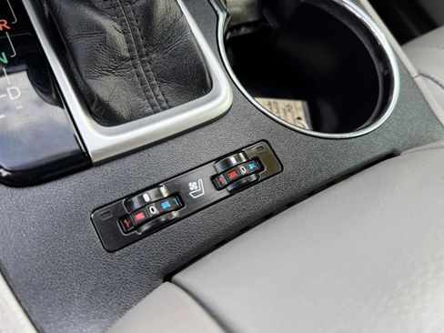 Used 2016 Toyota Highlander Limited Platinum image 32