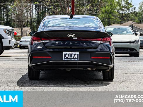 Used 2025 Hyundai Elantra Sport image 12