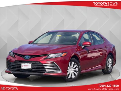 Certified 2022 Toyota Camry LE FWD image 1