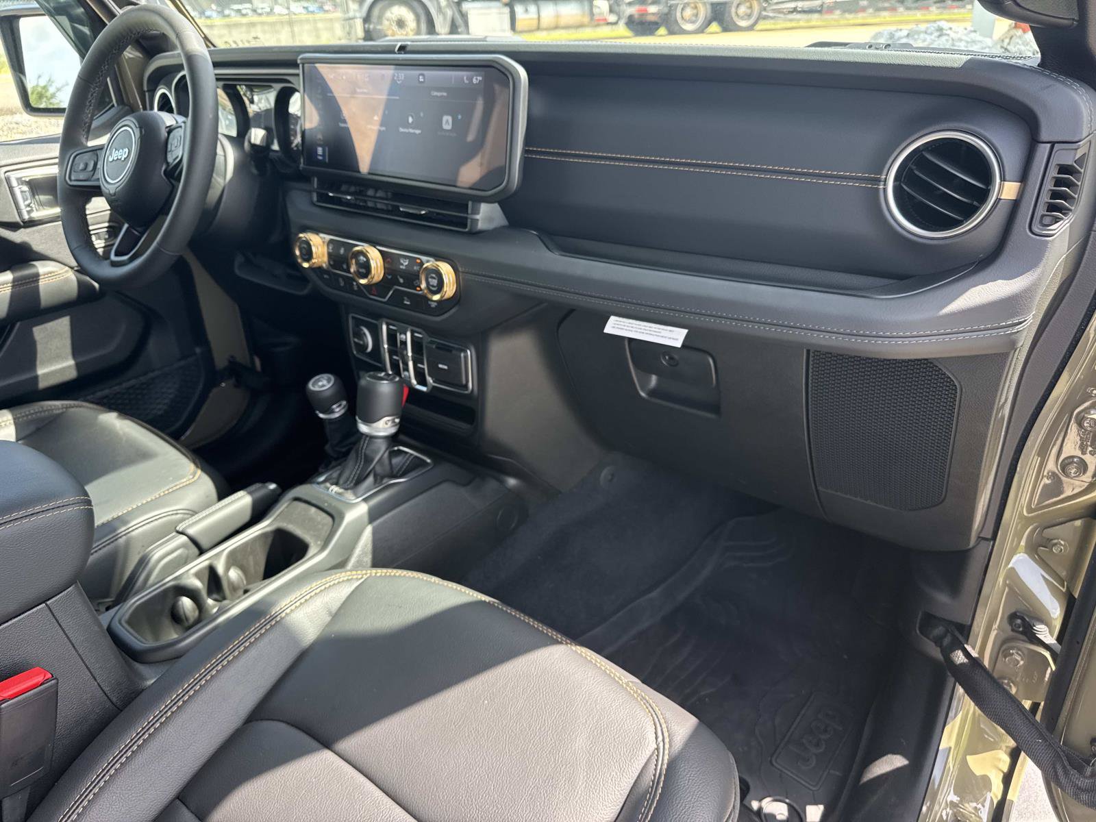 Used 2025 Jeep Gladiator Sport AWD/4WD image 12