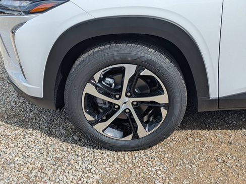 New 2026 Chevrolet Trax RS w/ Sunroof Package FWD image 7