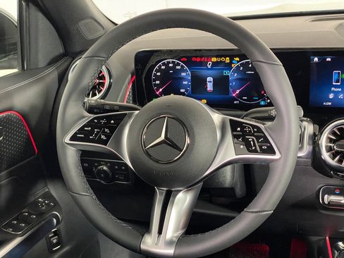 New 2025 Mercedes-Benz GLB 250 4MATIC image 15