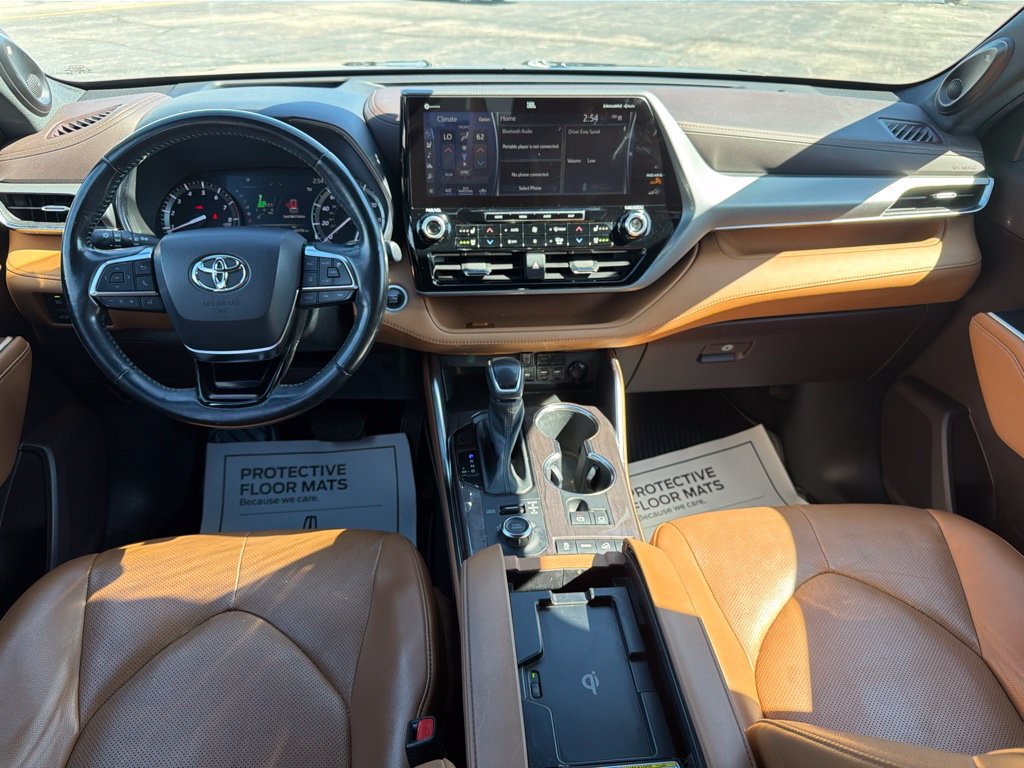 Used 2021 Toyota Highlander Platinum AWD/4WD image 2
