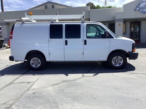 Used 2016 Chevrolet Express 2500 w/ Cold Climate Package RWD image 16