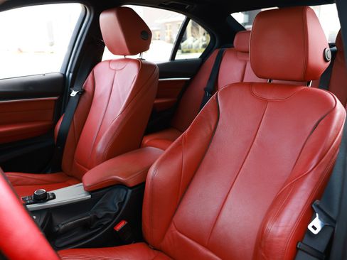 Used 2018 BMW 330i Sedan w/ M Sport Package image 9