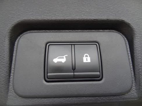 Used 2025 Nissan Rogue SV AWD/4WD image 10