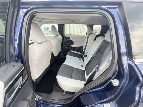 Used 2025 Mitsubishi Outlander SE AWD/4WD image 23