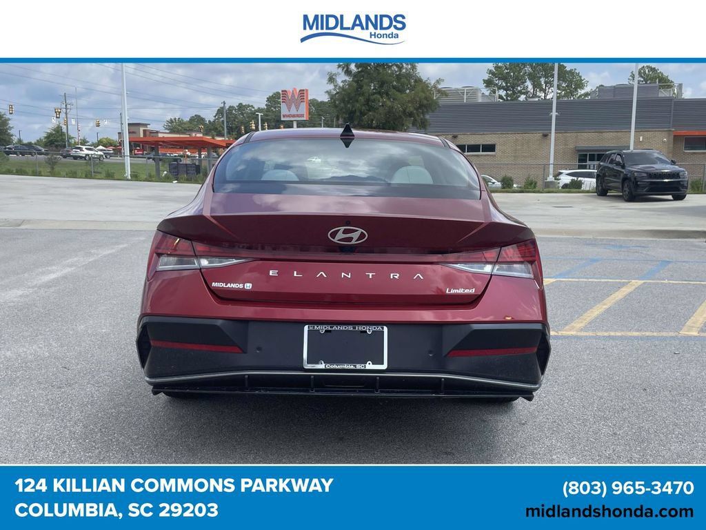 Used 2024 Hyundai Elantra Limited FWD image 5