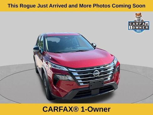 Used 2024 Nissan Rogue S AWD/4WD image 2