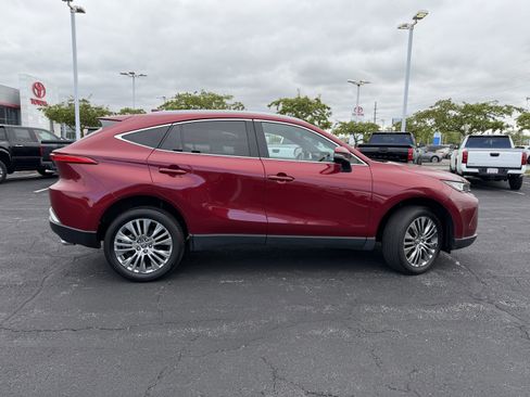 Certified 2024 Toyota Venza XLE AWD/4WD image 10