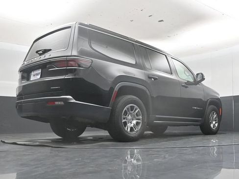 Used 2022 Jeep Wagoneer Series I AWD/4WD image 42
