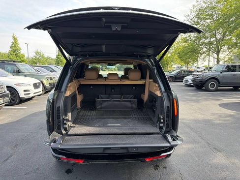 Used 2025 Land Rover Range Rover Long Wheelbase SE AWD/4WD image 17