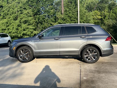 Certified 2023 Volkswagen Tiguan SE w/ Panoramic Sunroof Package FWD image 7
