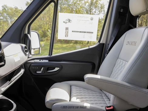 Used 2025 Mercedes-Benz Sprinter 2500 image 33