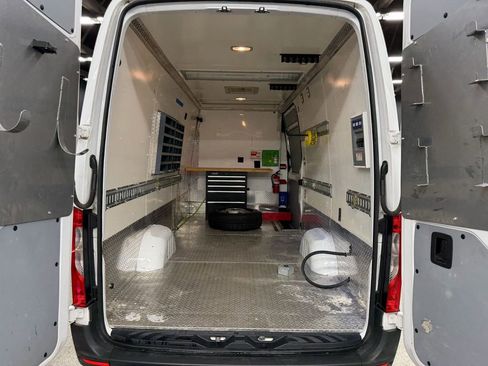 Used 2020 Mercedes-Benz Sprinter 2500 image 12