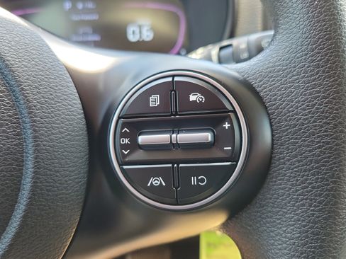 Used 2023 Kia Soul LX FWD image 18