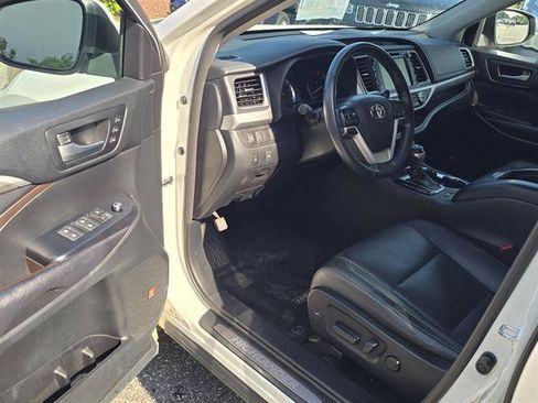 Used 2017 Toyota Highlander Limited FWD image 9