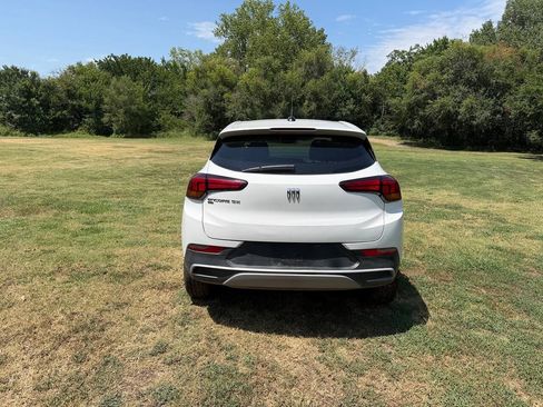 Used 2025 Buick Encore GX Preferred AWD/4WD image 6