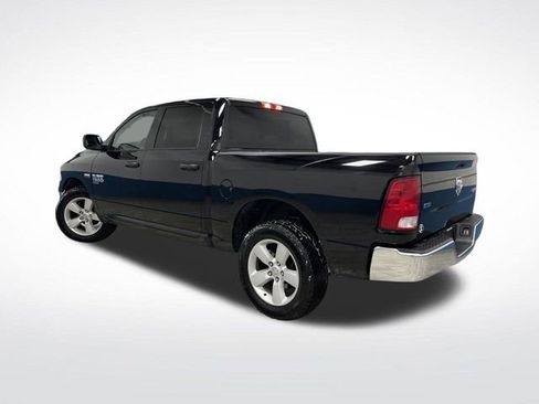Used 2022 RAM 1500 Classic SLT image 3