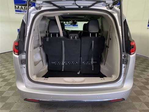 Used 2024 Chrysler Pacifica Limited image 32