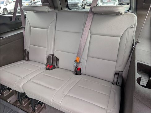 Used 2024 Chevrolet Suburban Z71 w/ Luxury Package AWD/4WD image 13