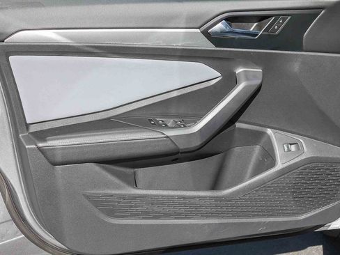 Used 2025 Volkswagen Jetta SE w/ Black Wheel Package image 21