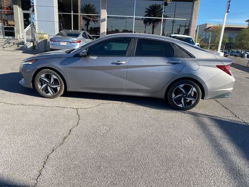 Used 2023 Hyundai Elantra SEL w/ Convenience Package image 9