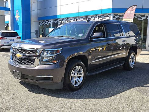 Used 2016 Chevrolet Suburban LS image 3