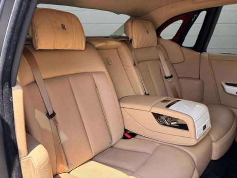 Used 2019 Rolls-Royce Phantom Sedan image 32