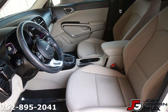 Certified 2025 Kia Soul EX FWD image 13
