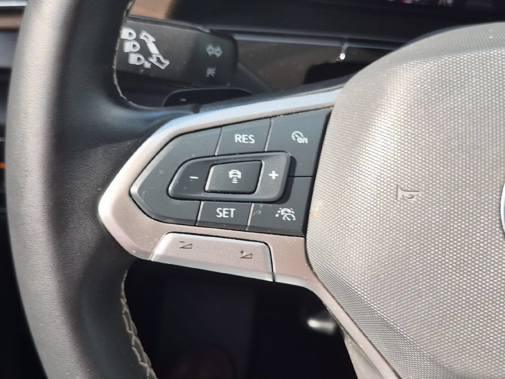 Used 2025 Volkswagen Atlas SE FWD image 21