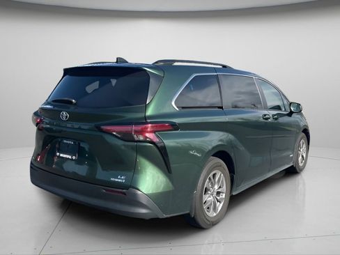 Used 2021 Toyota Sienna LE AWD/4WD image 5