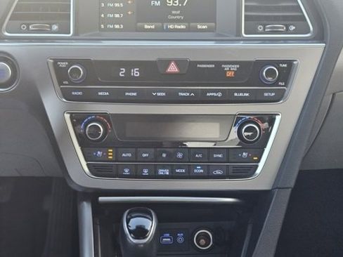 Used 2017 Hyundai Sonata Limited image 11